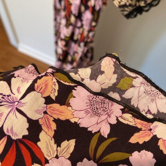 Jade by Johnny Was Pink and Black Floral V-Neck Flutter Sleeve Jumpsuit size S - Picture 9 of 9